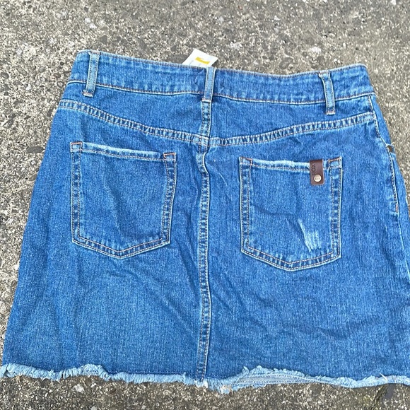 Raw hem denim skirt - Picture 3 of 3